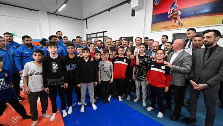 Bursa Büyükşehir Belediyesi Millet Mahallesi’nde Gençlik ve Spor Merkezi Açtı