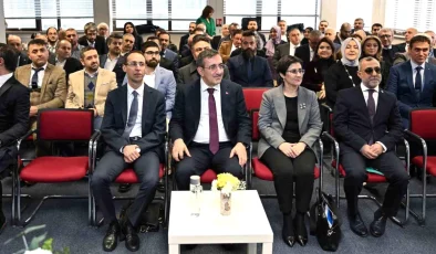 Cumhurbaşkanı Yardımcısı Cevdet Yılmaz, İngiltere’de Türk iş dünyası temsilcileriyle bir araya geldi