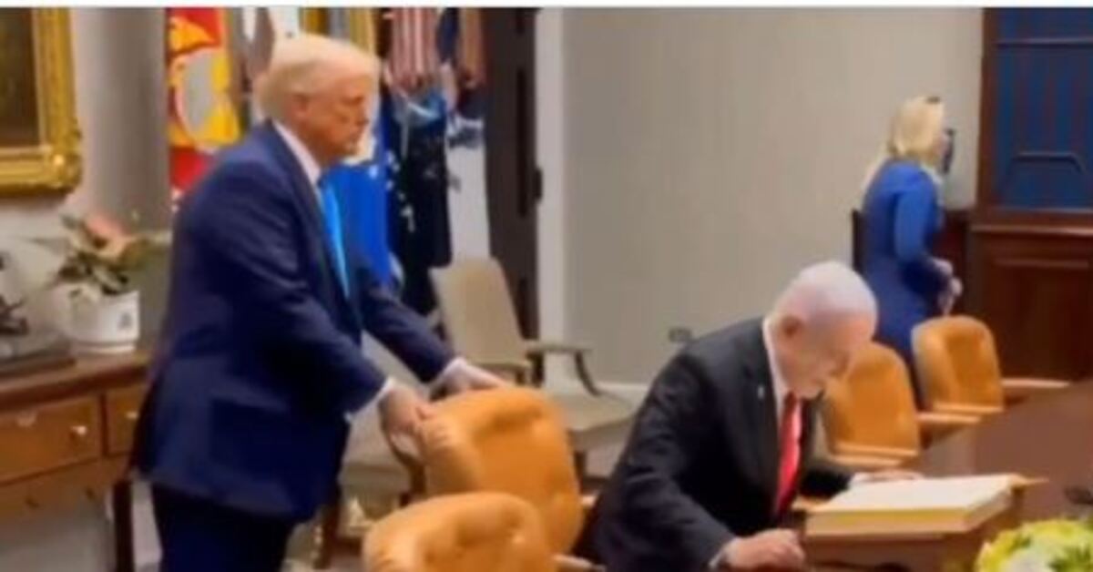 ABD Başkanı Trump’ın İsrail Başbakanı Netanyahu’nun sandalyesini çekmesi gündem oldu