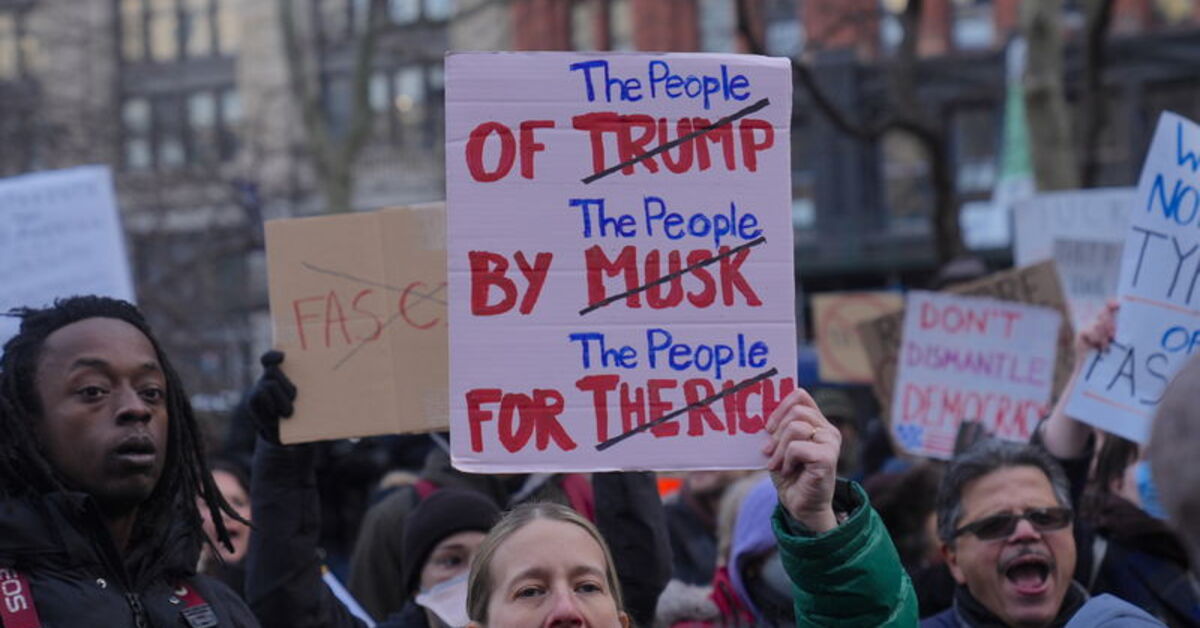 New York’ta Trump yönetiminin politikalarına karşı protesto düzenledi