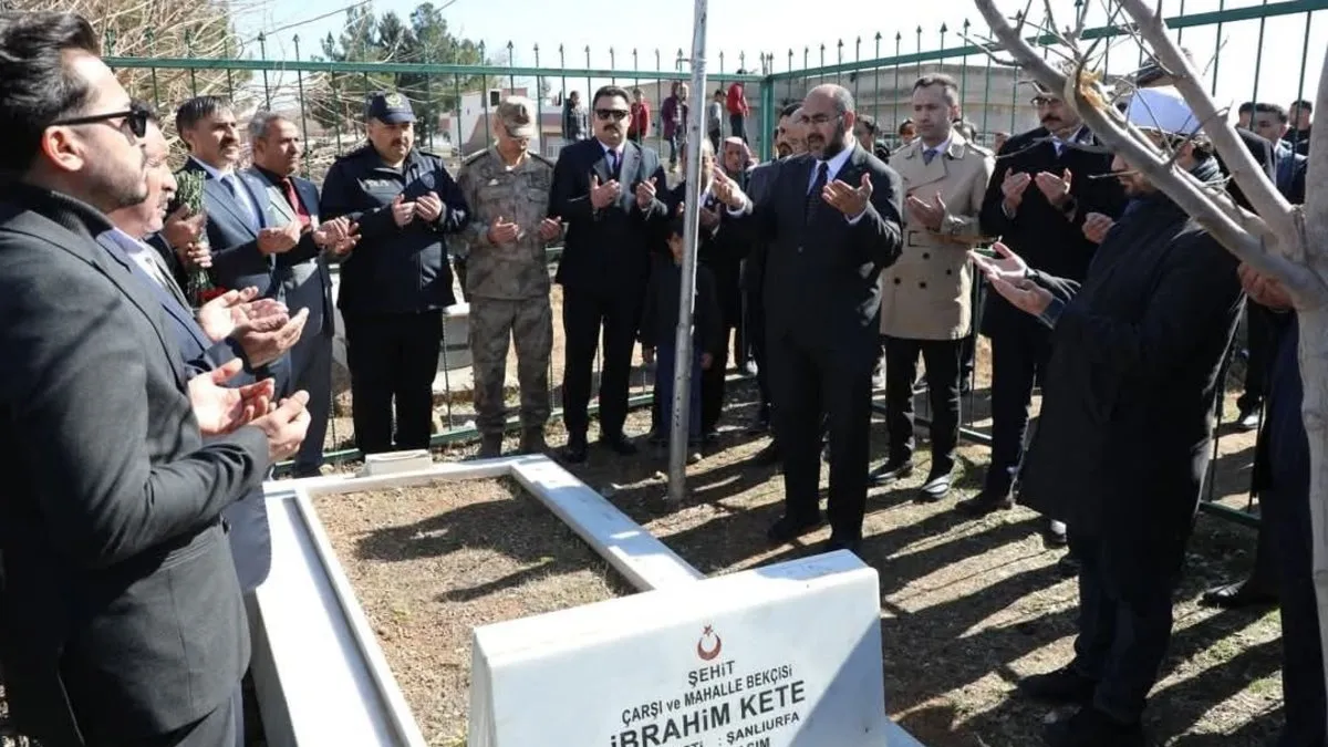 Viranşehir’de şehit olan mahalle bekçisi kete mezarı başında anıldı